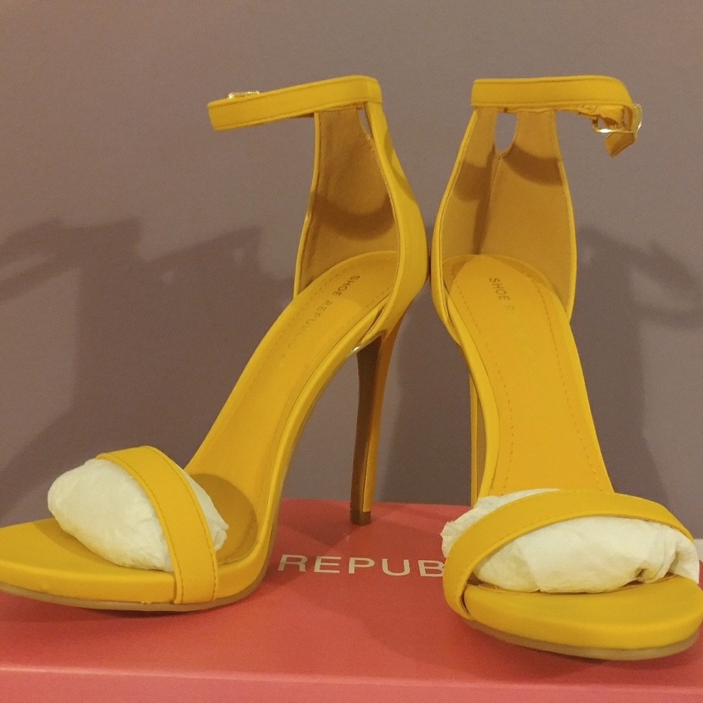 Cute ankle mustard heels.